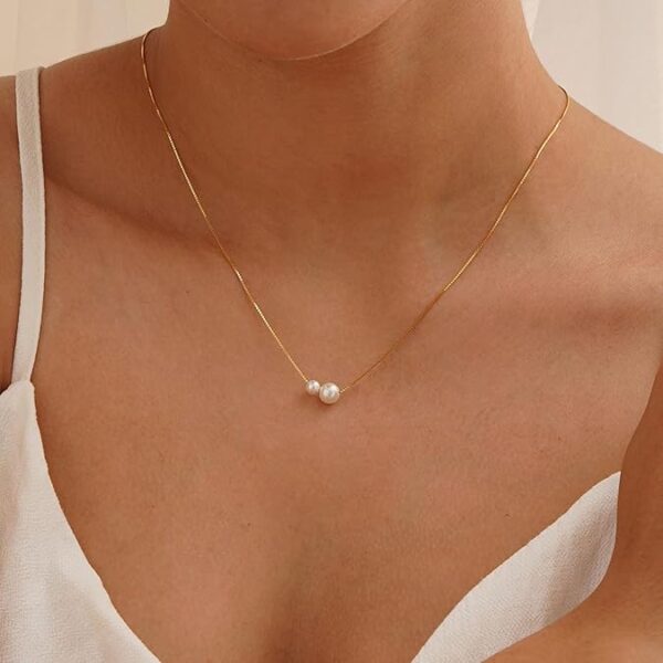 Gold-plated pearl necklace